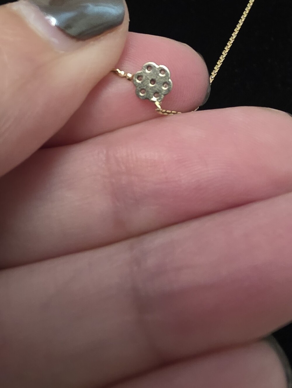 1.92 Gram Delicate Vintage 14kt Gold Flower Cluster Necklace Clear Stones - Picture 13 of 14
